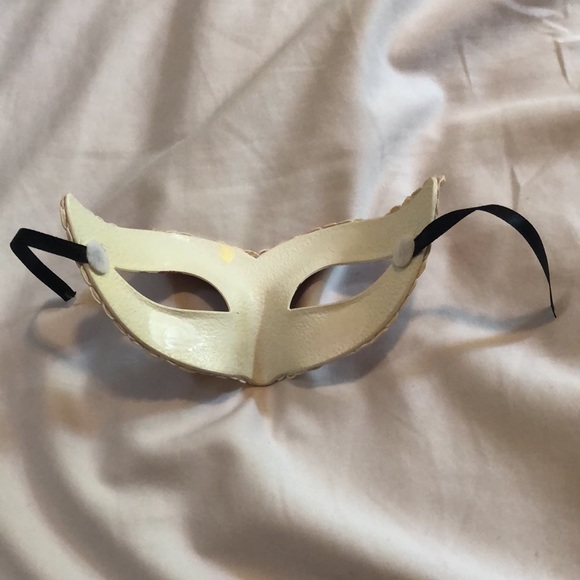 Masquerade Mask - Picture 4 of 6